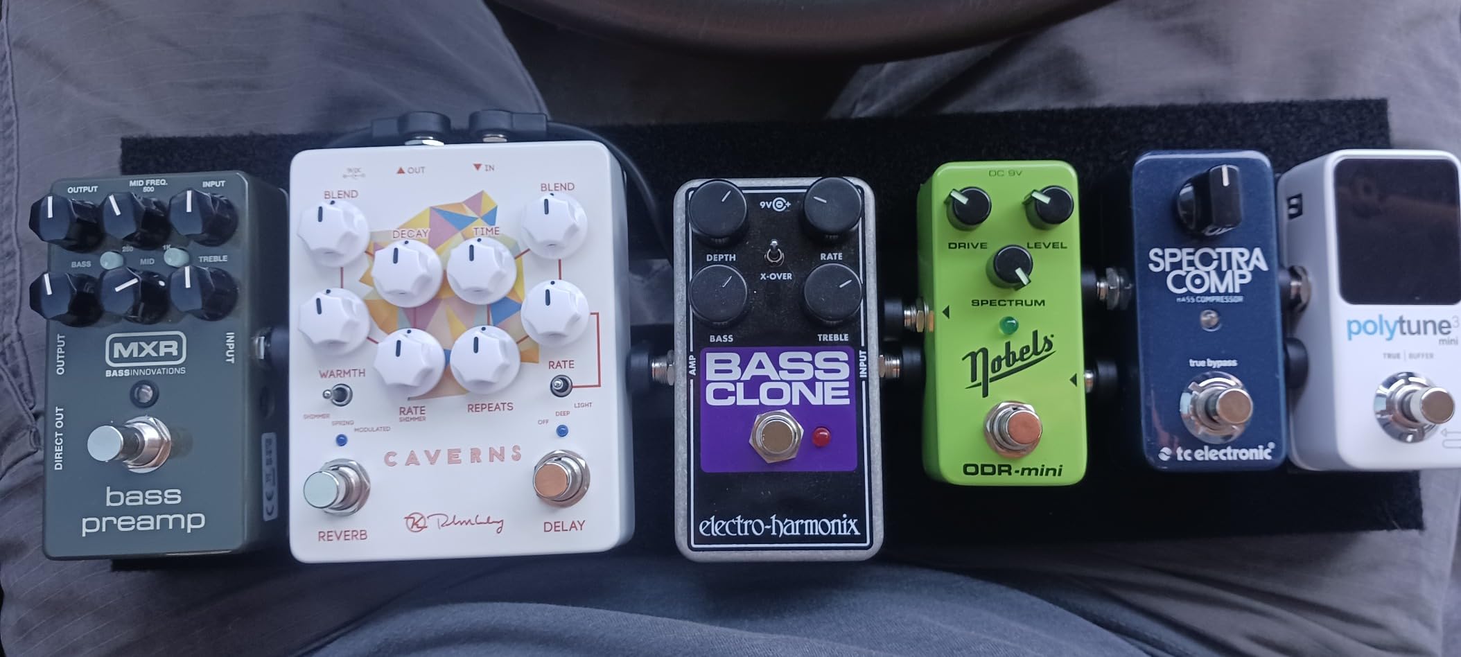 14/16-Inch Guitar Pedalboard Small: Hard-Anodized Aluminum, Light yet Ultra-Sturdy & Scratch-Resistant, Road-Ready Portable Board for 3-5 Pedals (16Inch) customer photo 1