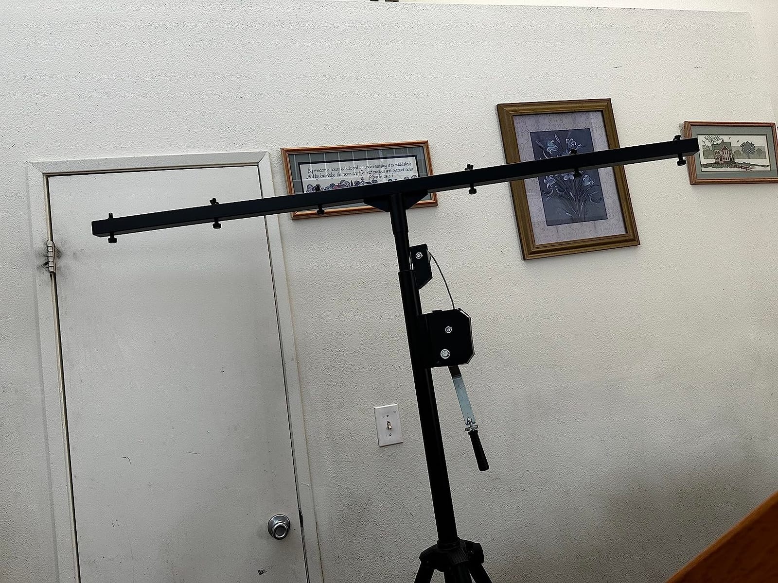 GEARit LED Light Stand With 5 Ft. T-Bar for 6 PAR Lights, Hand Crank, Heavy-Duty Tripod With Metal Joint, Pro-Grade Portable Design for DJ Lighting, Bands, Venues and Stages customer photo 2
