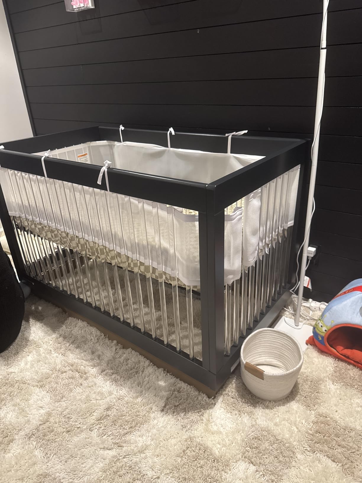 Delta Children James Acrylic 4-in-1 Convertible Crib - Greenguard Gold Certified, Bianca White/Acorn customer photo 1