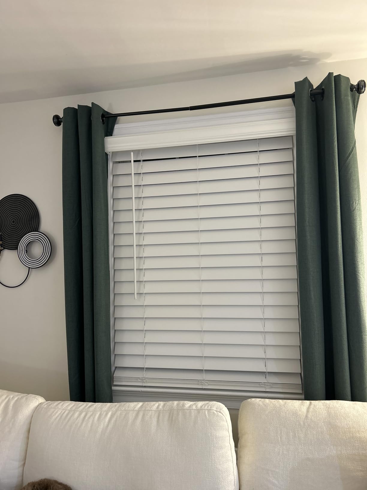 LOTUS & WINDOWARE 2.5-inch Cordless Faux Wood Blind, Plantation Style, 22.5