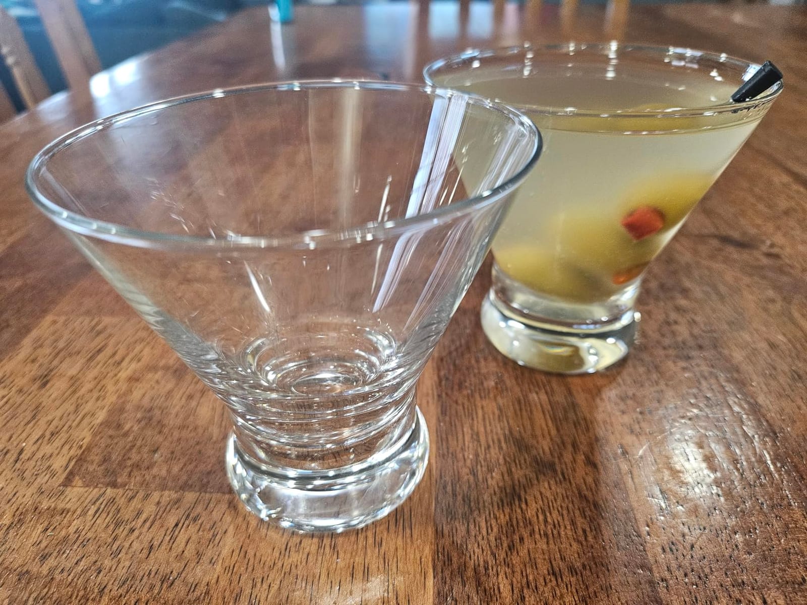 Gencywe 2 Pack Martini Glasses, 8 Ounce Crystal Cocktail Glasses, Hand Blown Stemless Cocktail Glassware for Bar, Martini, Cosmopolitan, Manhattan, Gimlet customer photo 1