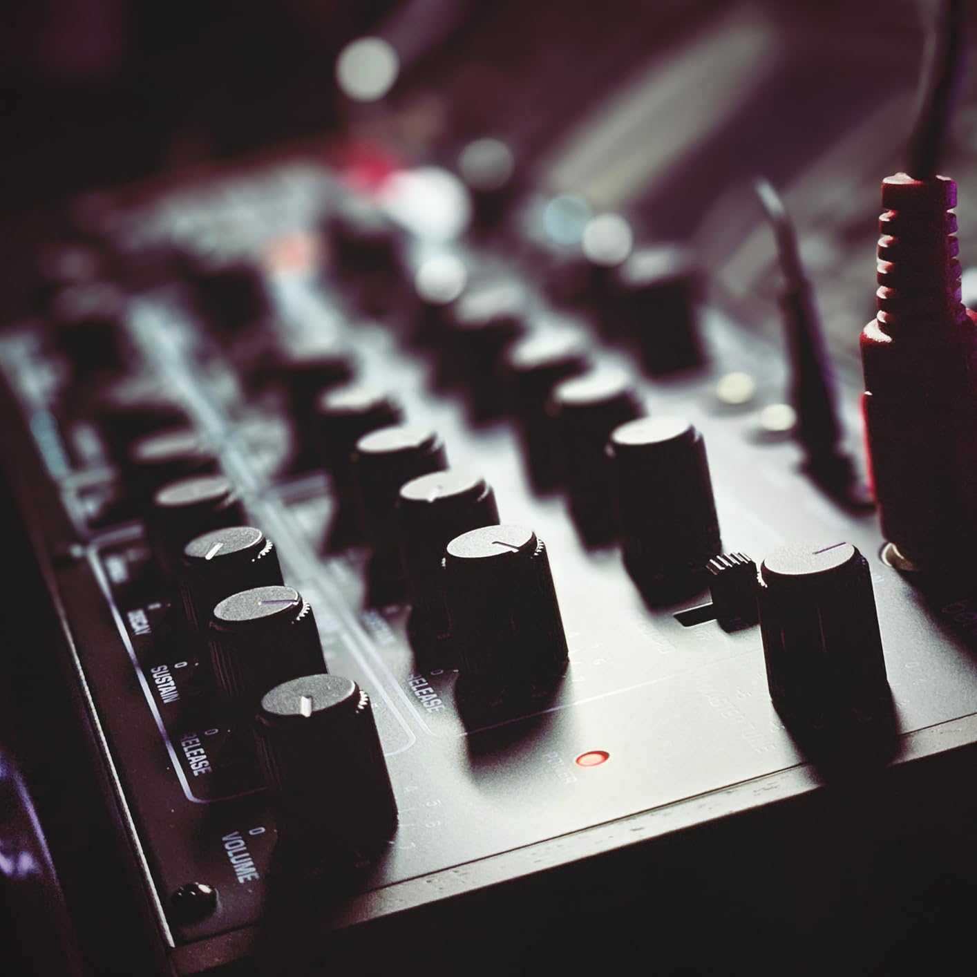 Behringer PRO-800 Classic Analog 8-Voice Polyphonic Synthesizer with 2 VCOs, Classic VCF, Arpeggiator, Sequencer and 400 Program Memories in Eurorack Format customer photo 1