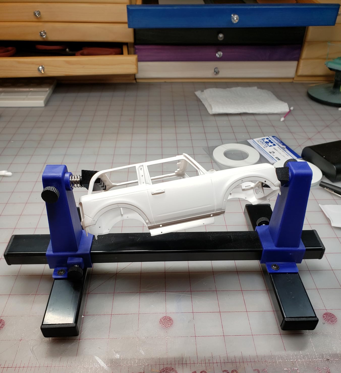 QWORK Adjustable PCB Holder Frame - 360° Rotating Metal Stand for Soldering, Repair & Inspection customer photo 1