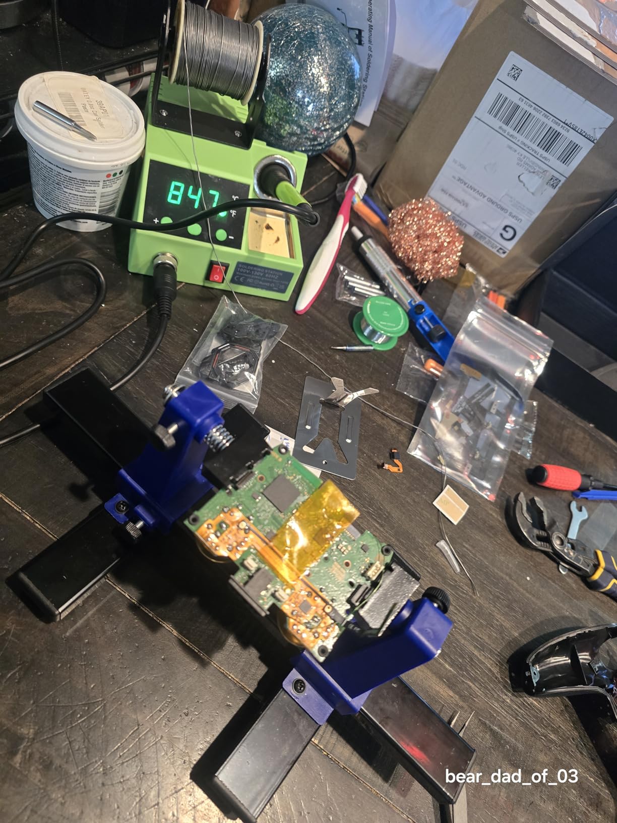 QWORK Adjustable PCB Holder Frame - 360° Rotating Metal Stand for Soldering, Repair & Inspection customer photo 2