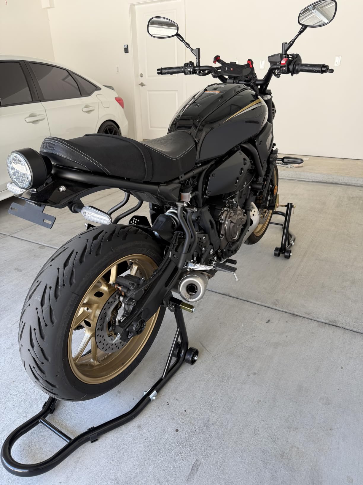 VEVOR Motorcycle Stand Lift 850lbs Front Rear Combo Stand Lift Stand Front Wheel Fork Stands Rear U+L Fork Swingarm Spool Stands Compatible with Most Yamaha Honda Kawasaki Suzuki Motorcycles Black customer photo 1