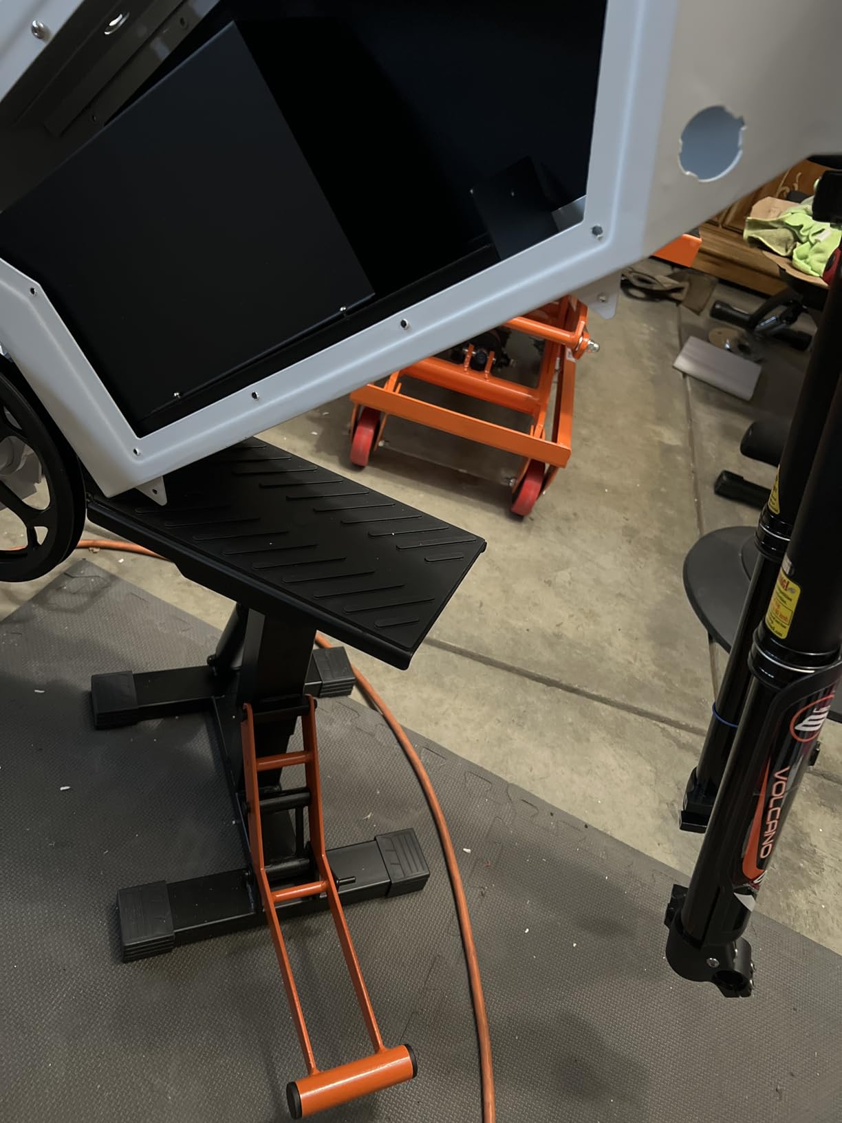VEVOR Dirt Bike Lift Stand 440 lbs Capacity Motorcycle Jack Lift Stand | For Dirt Pit Bike Repair, Maintenance, Dirt Bike Accessories, Hydraulic Lift Operation, with Height Adjustable Hoist Table customer photo 2