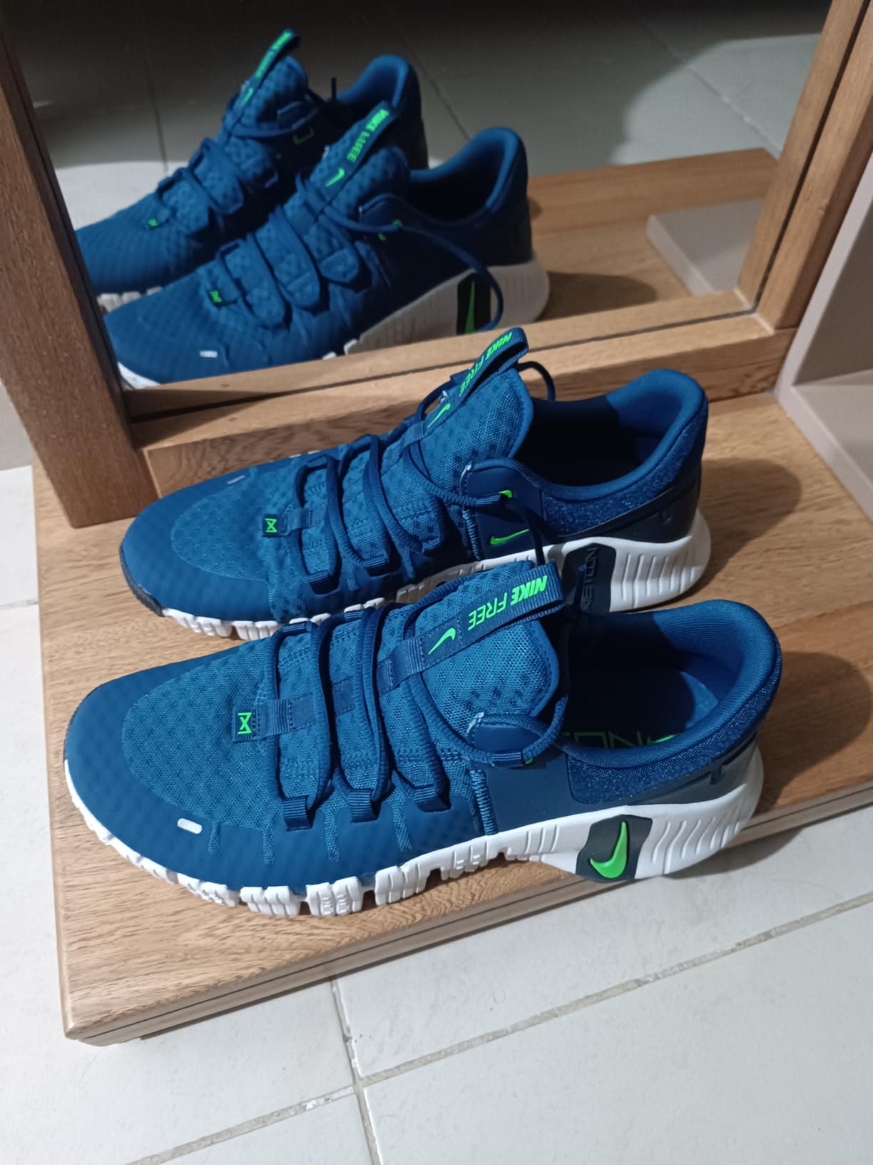 Nike Mens Nike Free Metcon 5 Sneaker customer photo 2