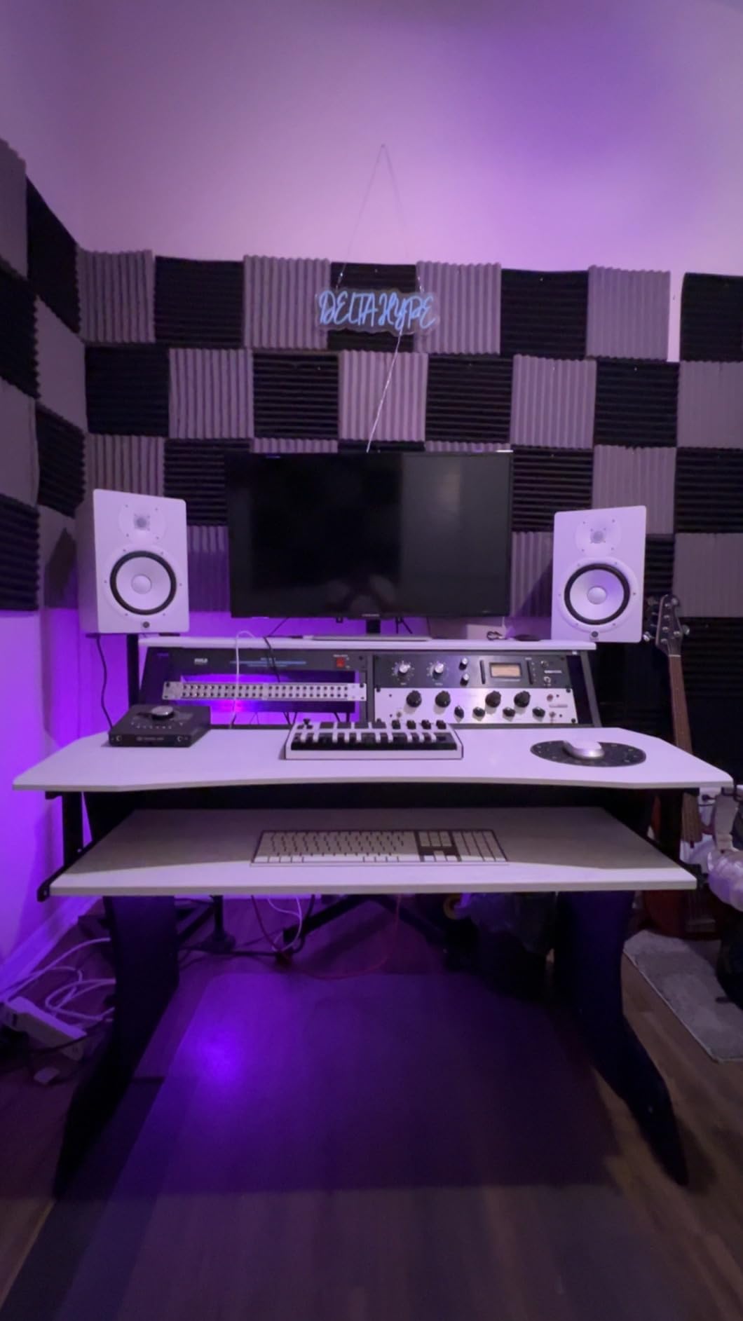 BE200 Series Music Studio Desk Workstation with 2 x 4U Rack (Black) customer photo 1