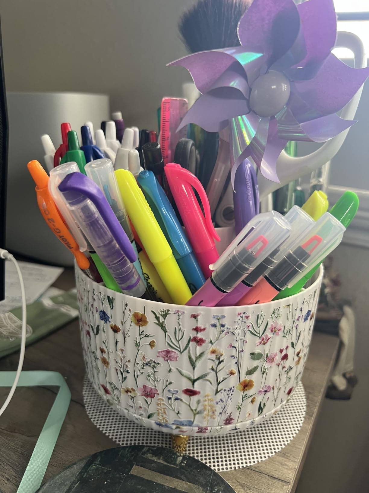 SKYDUE 360 Rotating Plastic Desk Pen Organizer with 5 Slots, Dual-Purpose Art Supply Pencil Cup for Office, School, Home customer photo 2