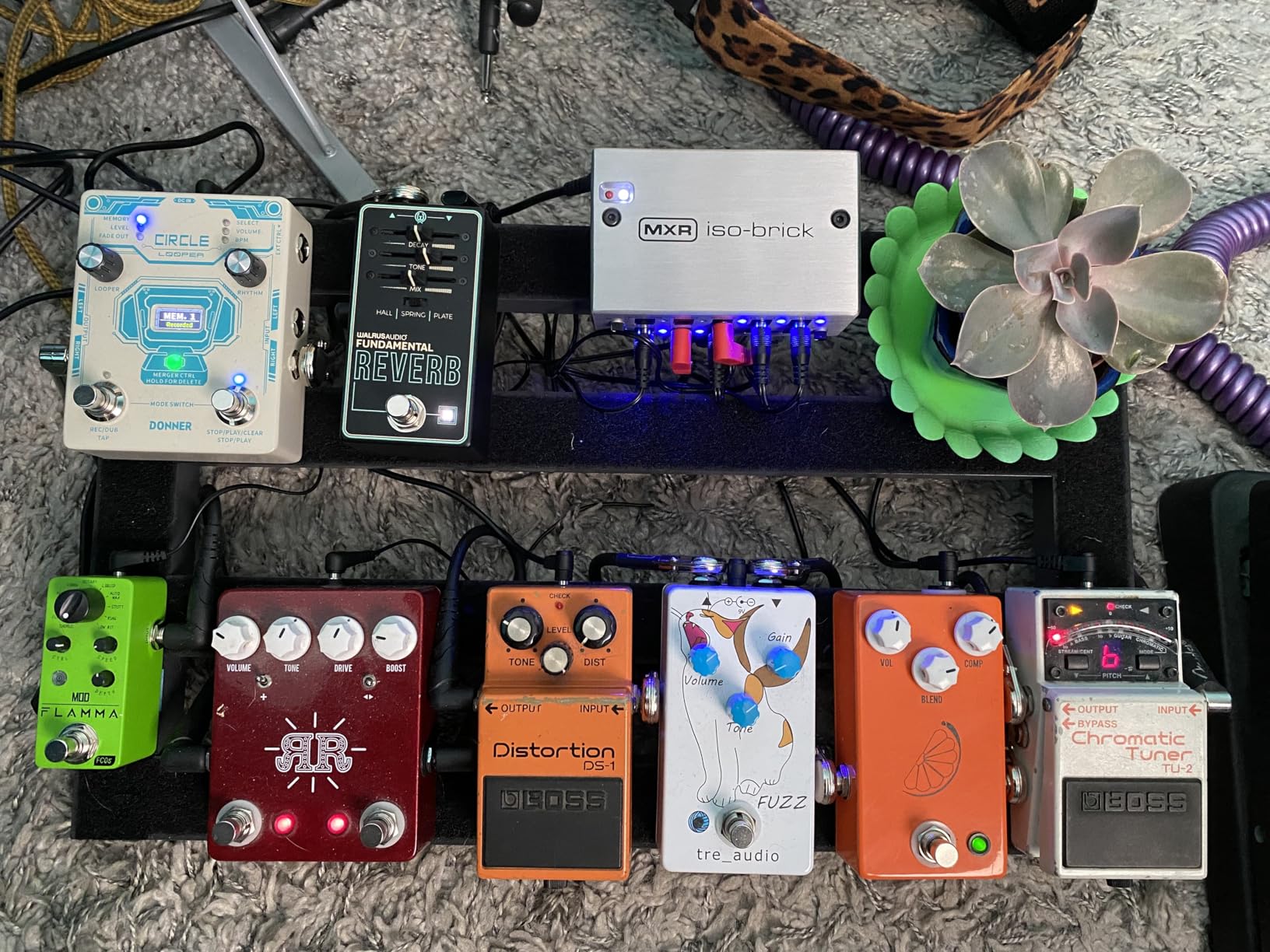 Ghost Fire Guitar Pedal Board Aluminum Alloy 1.76lb Super light Effect Pedalboard 19.8''x11.5'' with Carry Bag and Effects Pedal Patch Cables(3 Pack) customer photo 1