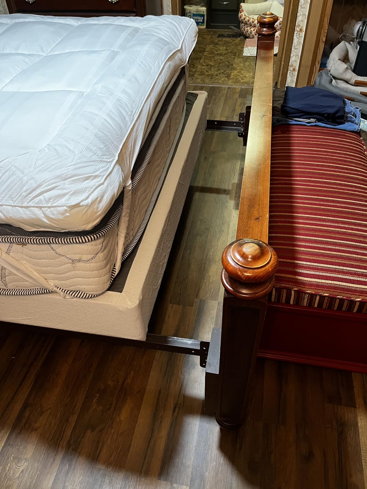 ALDRICH 7 Inch Box Spring Queen Mattress Foundation with Easy Clean Cover | 3000lbs Weight Capacity, Heavy Duty Metal, Non-Slip, No Noise, Easy Assembly customer photo 1