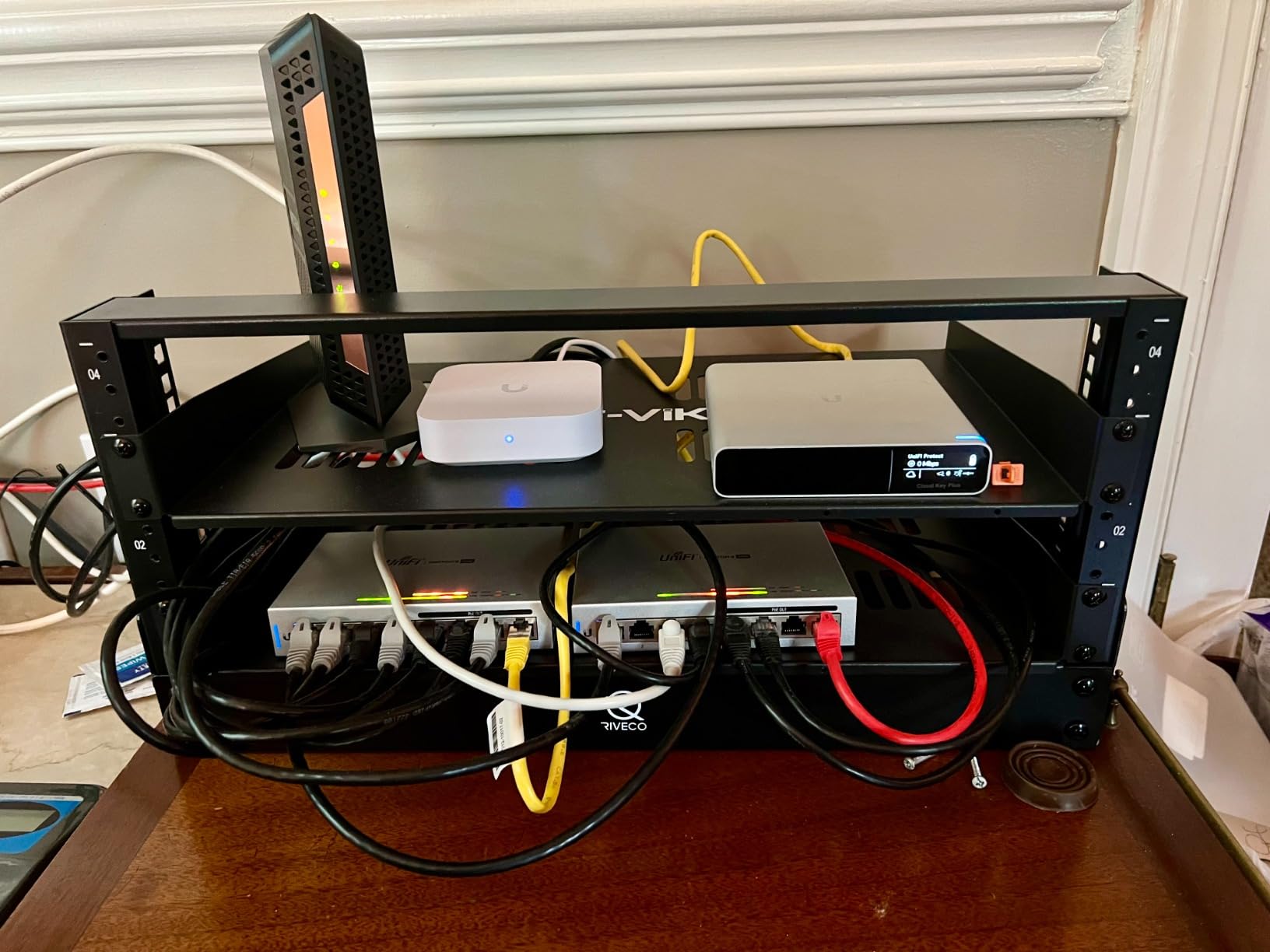 RIVECO 4u Tabletop Rack for Audio & Network, Desktop Rack Shelf Open Frame Sound Recording Shelf, Tapered Holes Black 2 Post customer photo 1