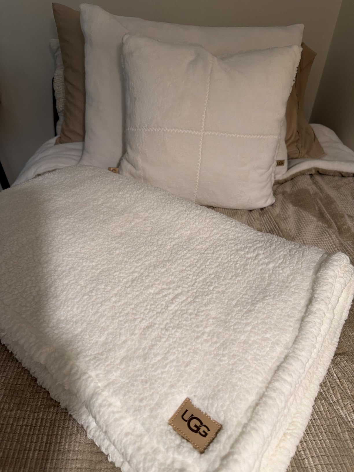 UGG Remina Queen Comforter Set with Throw Blanket & Pillow, 5-Piece, Beige | Fits Full & Queen Beds, Bed in a Bag Includes 1 Blanket, 2 Shams, 1 Pillow & 1 Reversible Comforter, Soft & Cozy, Washable customer photo 2