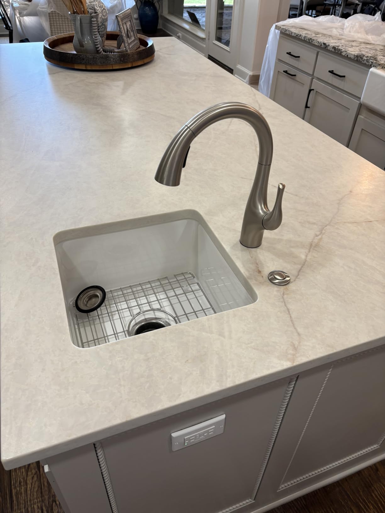 Miuara 24 x 19 Inch Undermount or Drop In Fireclay Kitchen Sink White customer photo 2