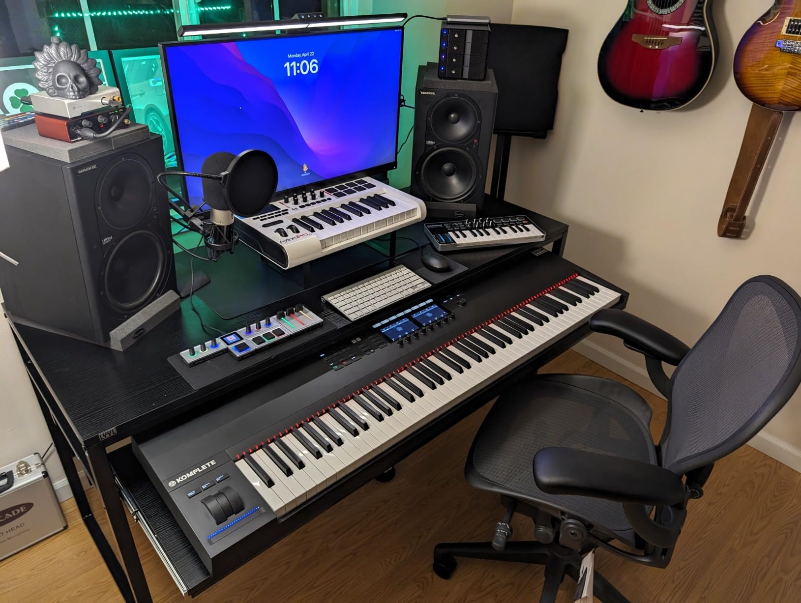 Music Studio Desk with Keyboard Tray and Height Adjustment Bracket, for Full 88 Keys (Music Producer Desk) (Black, 88 Keys) customer photo 2