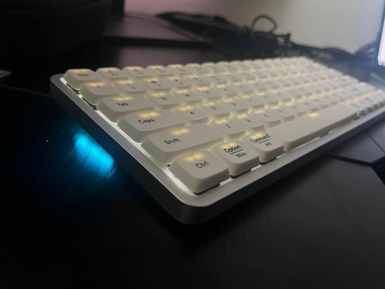 Lofree Flow84 Low Profile Mechanical Keyboard, 75 Percent Rechargeable Wireless Keyboards with Bluetooth and Wired Connection for Windows, Mac OS/White Ghost Linear Switches customer photo 2