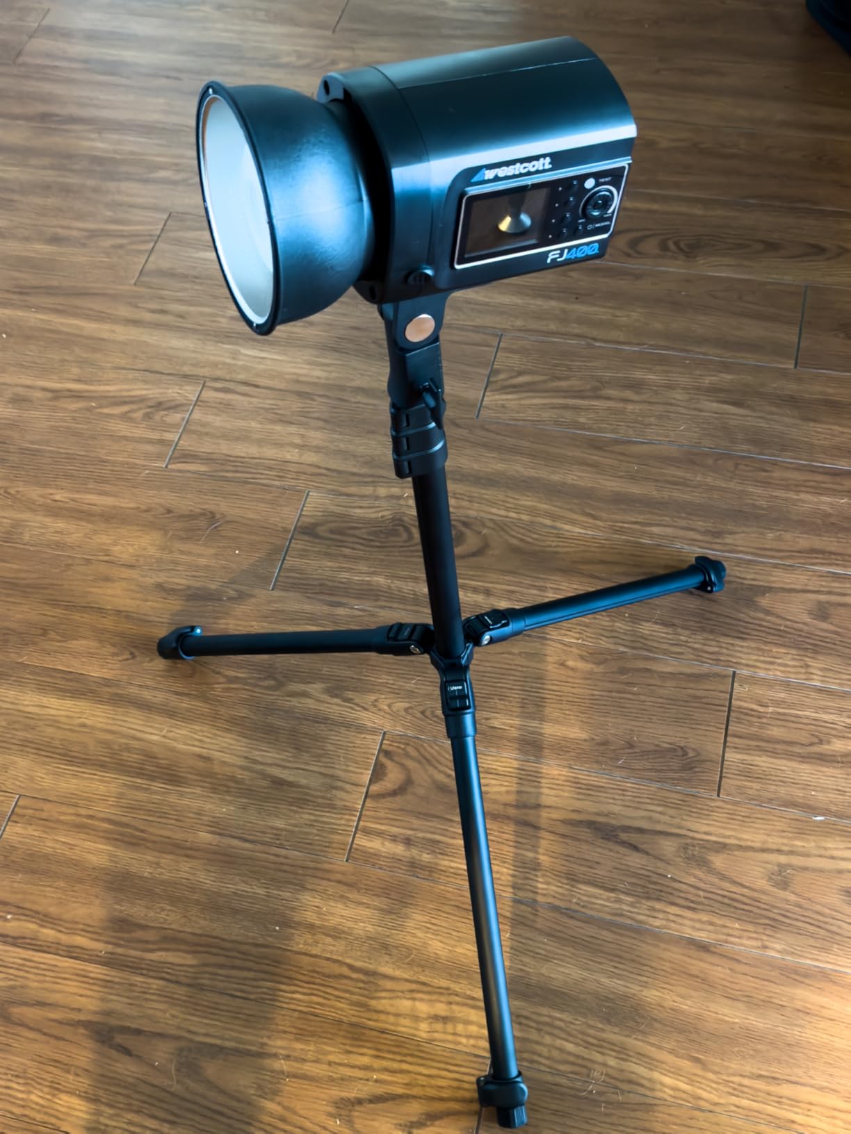 Ulanzi TT43 Extendable Photography Light Stand, Adjustable 6.23ft Aluminum Tripod, Reversible Portable Studio Lighting Tripod for Strobe Light/Webcams/Cameras/Softbox, 3KG Load customer photo 2