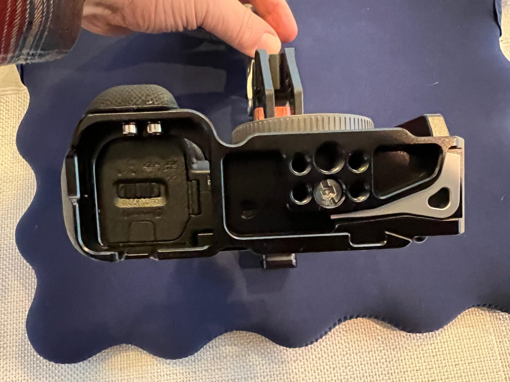 Neewer ZV-E10 Camera Cage with Silicone Grip, 1/4