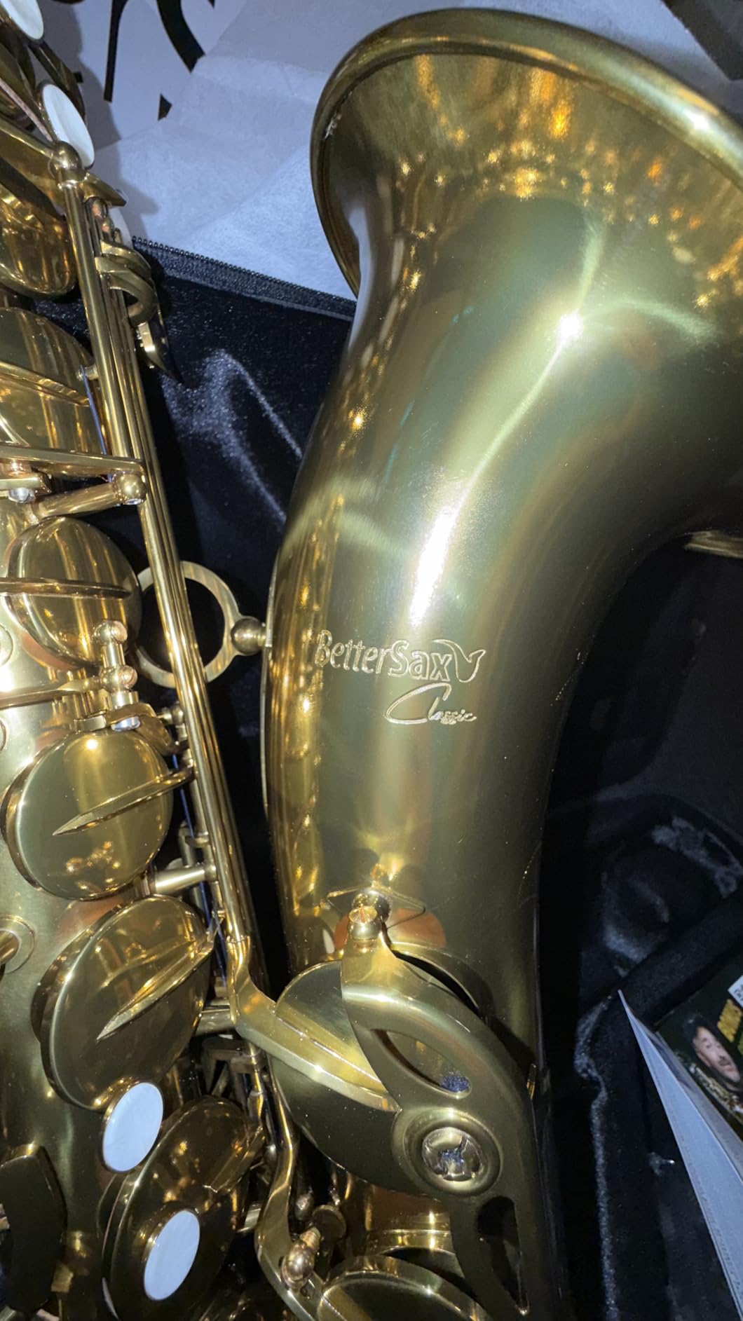 BetterSax Classic Tenor Saxophone - Professional-Grade Instrument with Dark Gold Lacquer Finish - Complete Kit for Beginners and Pros customer photo 1