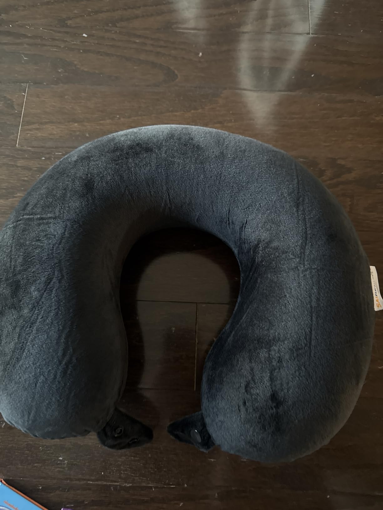 SAIREIDER Travel Pillow 100% Pure Memory Foam Travel Neck Pillow, Airplane Pillow for Traveling, Car, Home, Office, Washable Cover (Black) customer photo 2