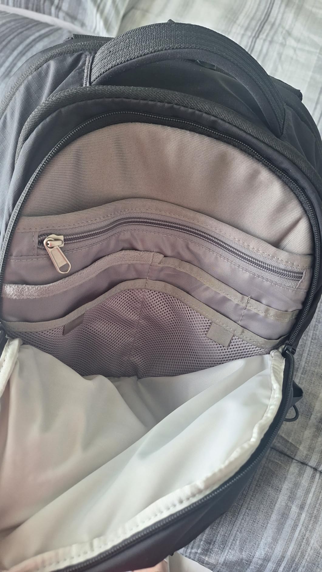 The North Face Borealis Commuter Laptop Backpack, Blk/Blk-NPF, OSFA | Water Repellent, Laptop Sleeve, Large Main Compartment customer photo 2