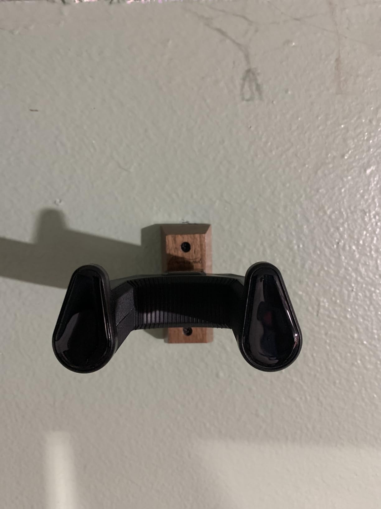 Onmiwod Guitar Wall Mount, Auto Lock Black Walnut Wood Guitar Hanger, Guitar Wall Hangers, Guitar Holder Hook Wall Stand for Classical, Acoustic, Electric Guitar, Bass, Gift for Guitar Player customer photo 1
