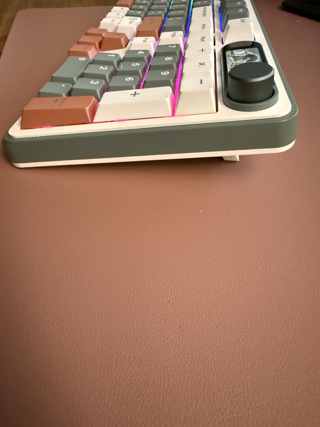 RK ROYAL KLUDGE S98 Wireless Mechanical Keyboard w/Smart Display & Knob | 96% Top Mount RGB Gaming Keyboard BT/2.4G/USB-C, 5-Layer Noise Dampening, Creamy Sound Pre-lubed Switch, Hot Swap, 98 Keys customer photo 2