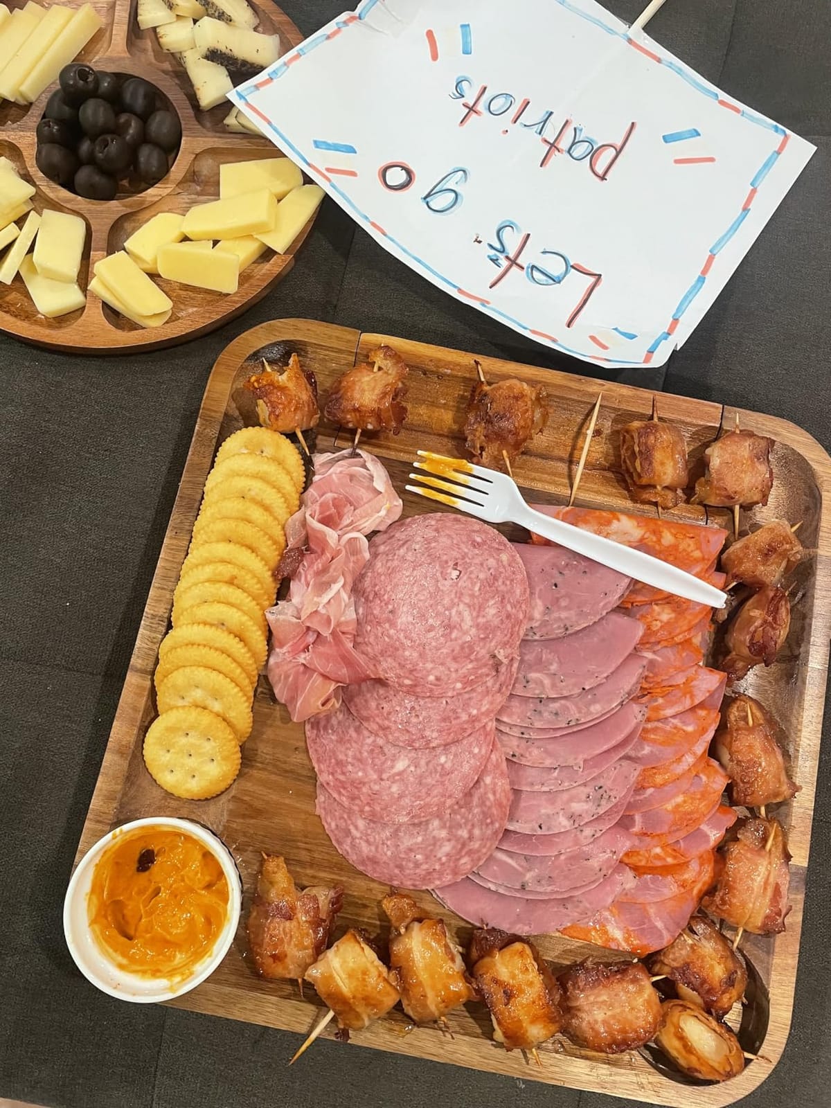 SMIRLY Charcuterie Board Set with Serving Accessories, Acacia | Serving Board Gift for Housewarmings, Weddings and Birthdays, Great for Hosting parties, Wine Nights and Celebrations customer photo 2