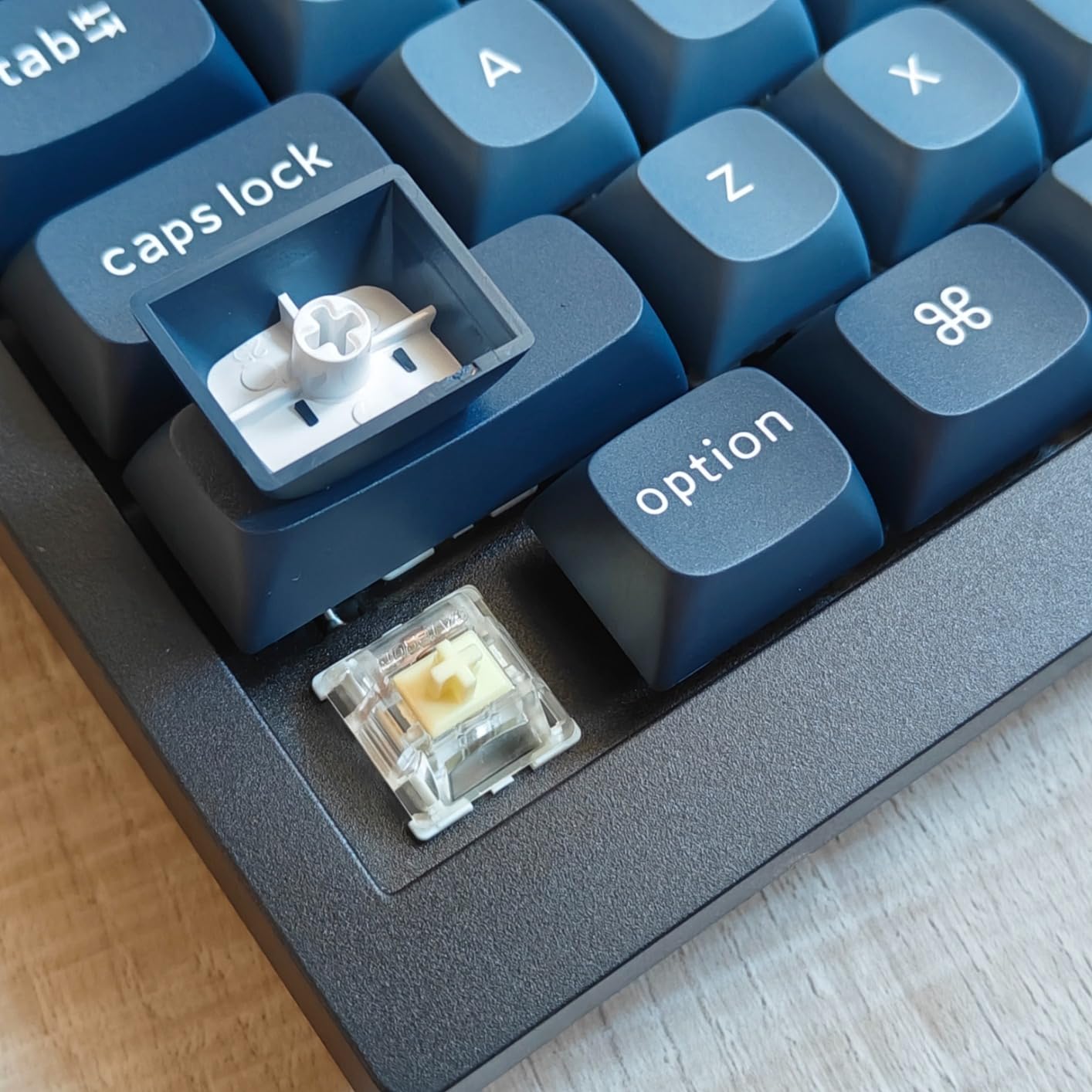 Keychron V1 Max QMK Wireless Mechanical Keyboard, 75% Layout Custom Knob, 2.4 GHz/Bluetooth 5.1/USB-C Wired, Hot-Swappable, Double-Shot PBT Keycaps, Gasket Mount, South-Facing RGB, Mac/Windows/Linux customer photo 1