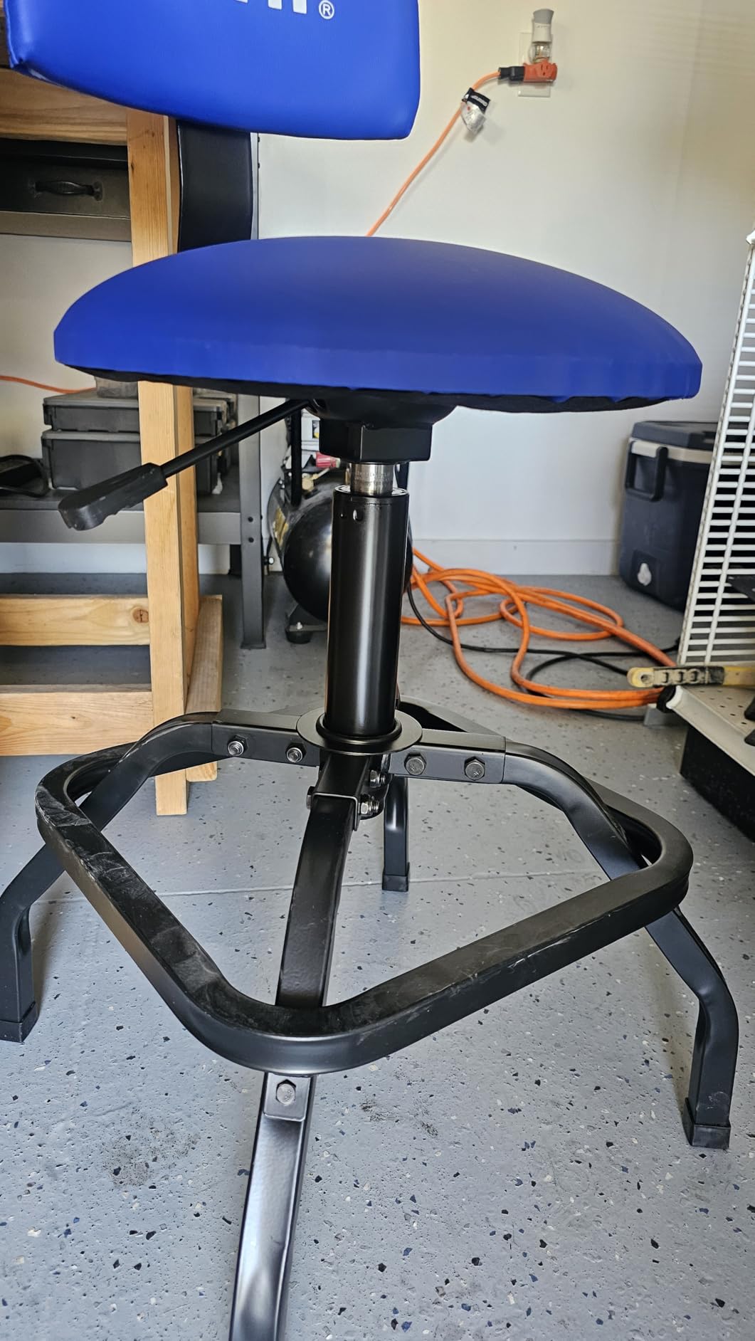 Shop Stool with Backrest, Mechanic Garage Stool for Workshop, Adjustable Shop Stools Chair, Padded Workbench Stools for Men Women, 300 LBS Capacity, 360° Swivel PVC Seat, Heavy Duty, Black customer photo 1