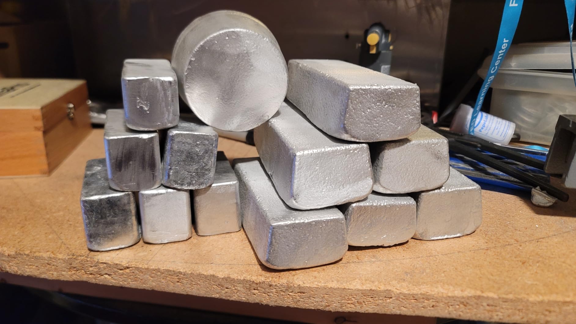 VEVOR 6KG Propane Melting Furnace Kit, Large Capacity Foundry Home Kilns, Blacksmithing Forge with Crucible & Tongs Kiln, Stainless Steel, for Metal Scrap Recycle, Gold Copper Silver Casting customer photo 2