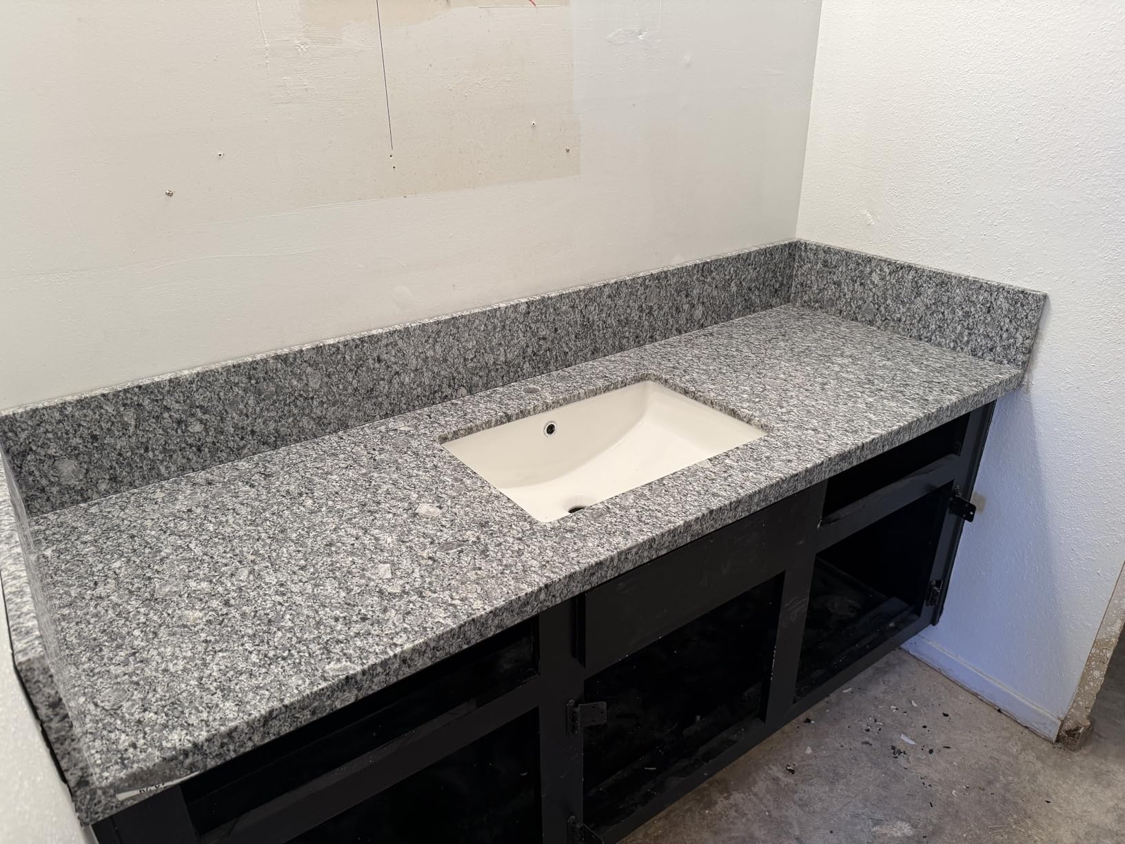 HOROW Undermount Bathroom Sink, 20x15 Inch Rectangle Bathroom Sink with Deep Basin, Anti-Splash Design, Overflow, Small Vanity Sink for Half and Full Bathroom customer photo 1