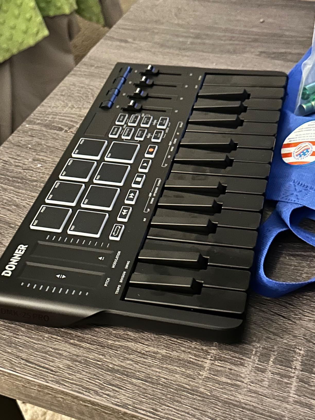 Donner USB-C MIDI Keyboard Controller, 25 Key Portable Mini MIDI Keyboard with 8 Drum Pads, OLED Display, 16 Smart Scales, Arpeggio, Replay, 4 DAW Software and 40 Teaching Courses, DMK 25 Pro Black customer photo 1