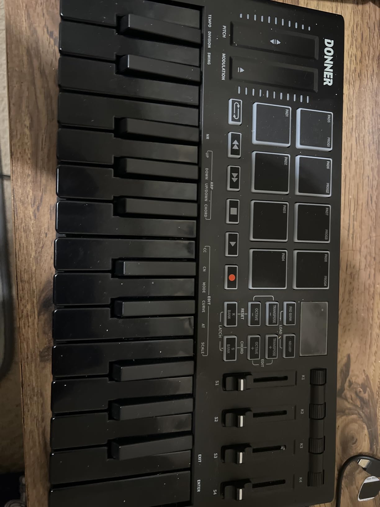 Donner USB-C MIDI Keyboard Controller, 25 Key Portable Mini MIDI Keyboard with 8 Drum Pads, OLED Display, 16 Smart Scales, Arpeggio, Replay, 4 DAW Software and 40 Teaching Courses, DMK 25 Pro Black customer photo 2
