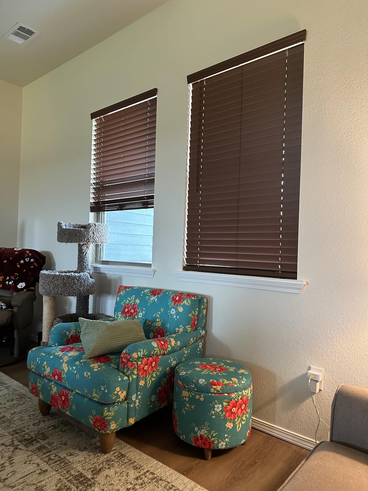 REGAL estate Moisture Resistant Faux Wood Blinds, Chestnut, 28 x 48 in, Cordless 2 in slats customer photo 2
