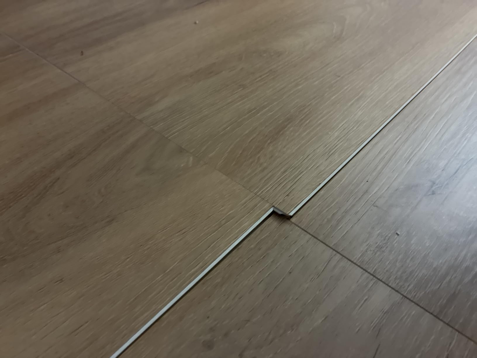 VEVOR Interlocking Vinyl Floor Tiles 48 x 7.3 inch, 10 Tiles 5.5mm Thick Snap Together Flooring, Natural Wood Grain Luxury Vinyl Flooring for Bedroom, Living Room, Bathroom (24.5 Sq.Ft/Box) customer photo 1