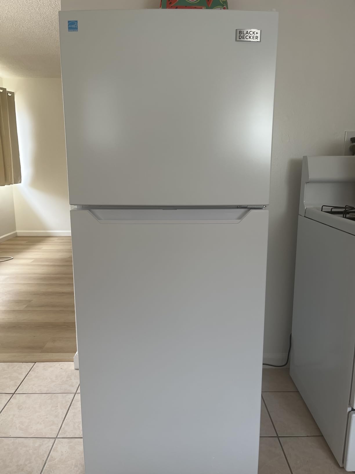 BLACK+DECKER 12.1 Cu. Ft. Top Mount Refrigerator, BR1210HW, White | 2 Door Refrigerator with Top Freezer and Adjustable Temperature Control, Full Size for Homes and Apartments, Energy Star customer photo 1