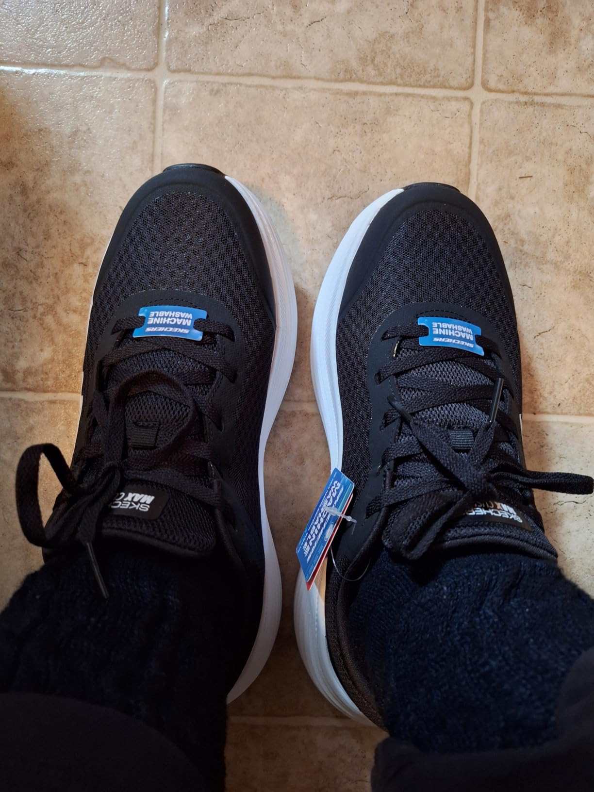 Skechers Men's Max Cushioning Endeavor Sneaker customer photo 1
