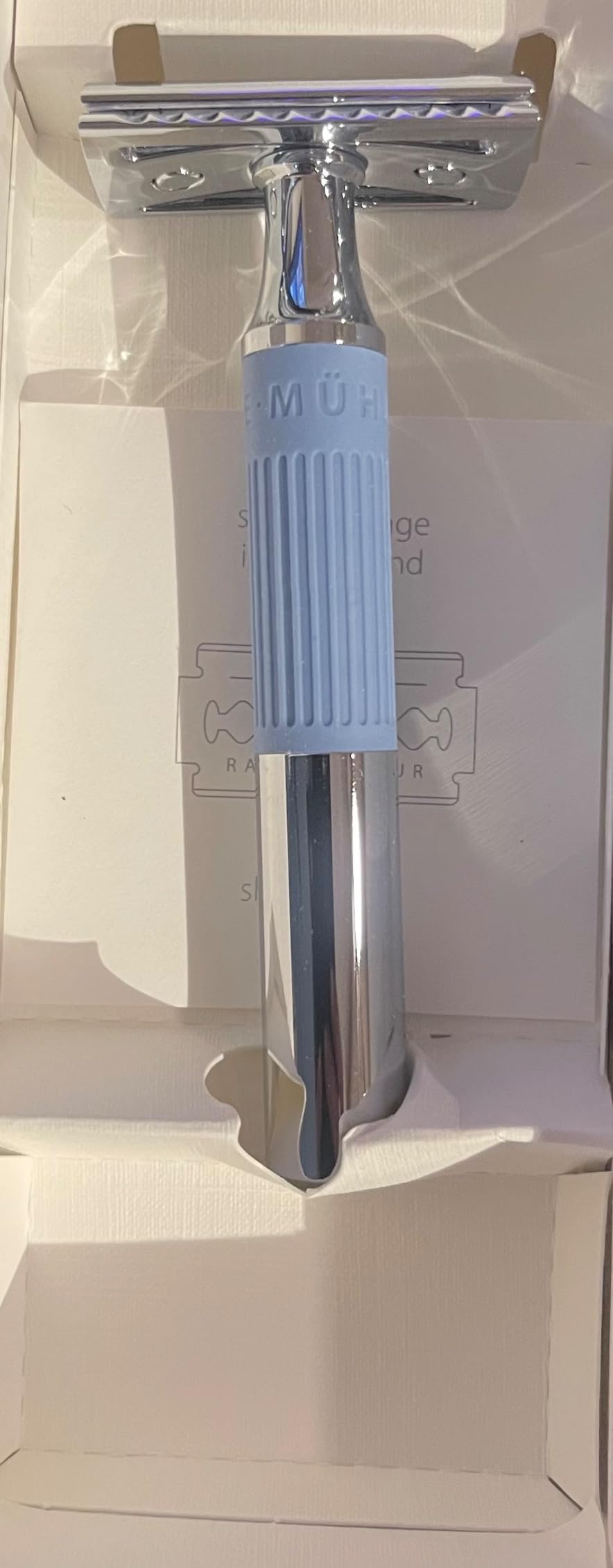 MÜHLE NEO safety razor|double edge safety razor for beginners and experienced shavers|sustainable eco-friendly and reusable|for men and women|chrome with black silicone grip handle customer photo 2