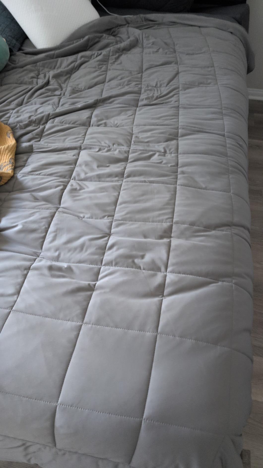 Cool-to-The-Touch Comforter - Silver-Treated, Soft, Breathable Fabric - Lightweight, Cozy Bedding Designed for Hot Sleepers - Queen Size Blanket, White customer photo 1