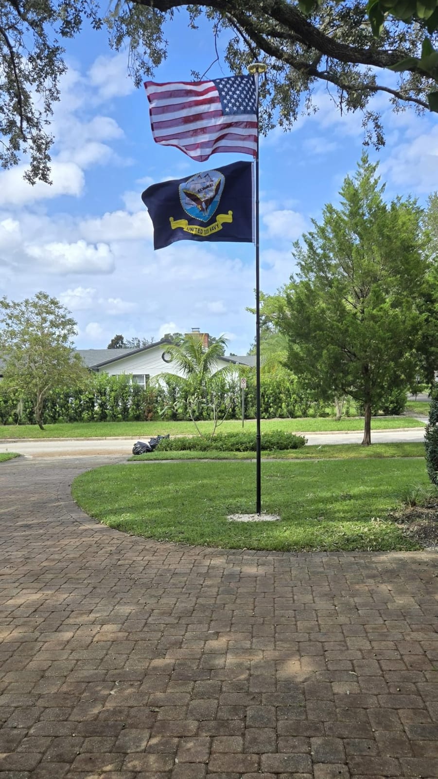 VEVOR 30FT Telescoping Flag Pole Kit, Heavy Duty Aluminum Alloy in Ground Flag Poles for Outside, 3 Display Modes Flagpole with 3x5 American Flag, Professional Accessories, Silver customer photo 2