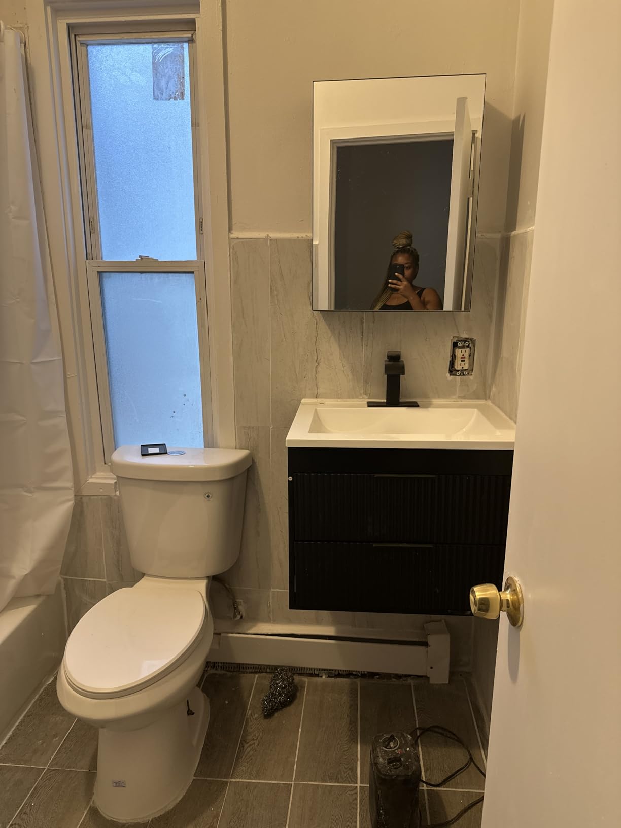 CHOEZON Bathroom Medicine Mirror Cabinet, 17.7'' x 23.6'', Wall-Mounted Bathroom Vanity with Mirror, Bathroom Medicine Cabinet with Storage Function, Hanging Storage Cabinet, Adjustable Shelves, White customer photo 1