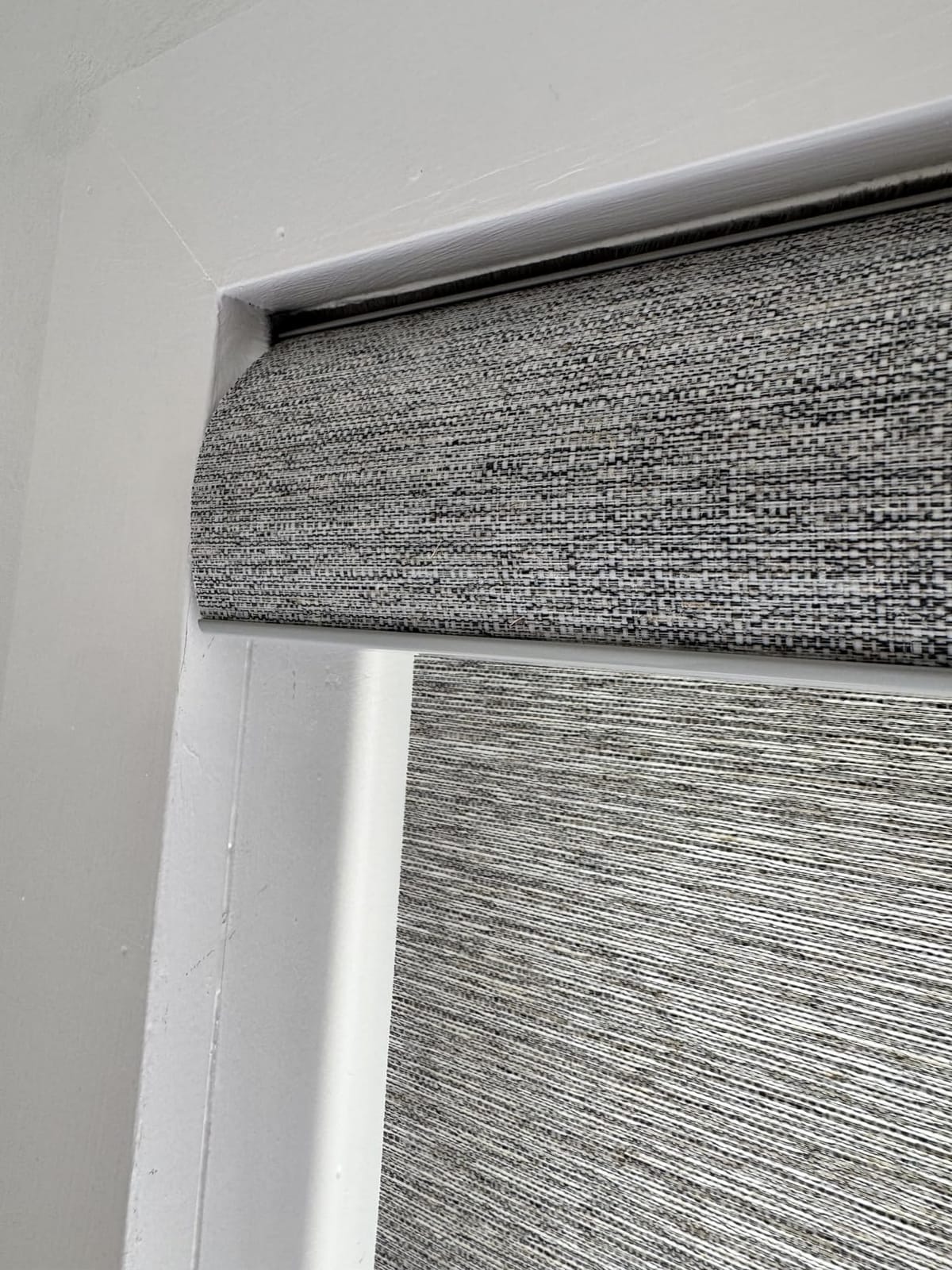 Persilux Light Filtering Roller Shades for Windows, Cordless, Linen Fabric, Roller Blinds, Thermal Insulated Fabric UV Protection Shades for Home, Office, Bedroom, Door, Light Filtering-Cream, Custom Now customer photo 2