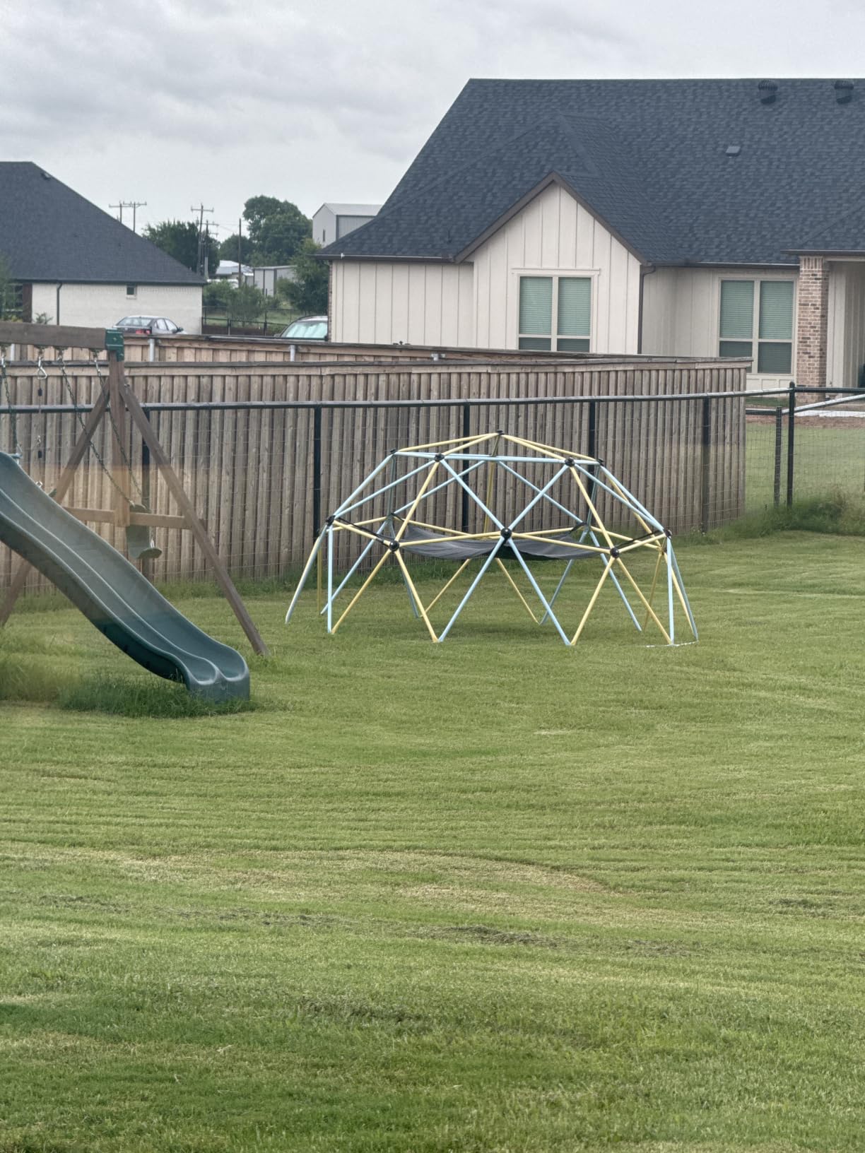 VEVOR Climbing Dome, 6FT Jungle Gym for Kids 3 to 9 Years Old, Geometric Dome Climber Play Center Supports 600LBS and Easy Assembly, with Climbing Grip, Outdoor and Indoor Play Equipment for Kids customer photo 1