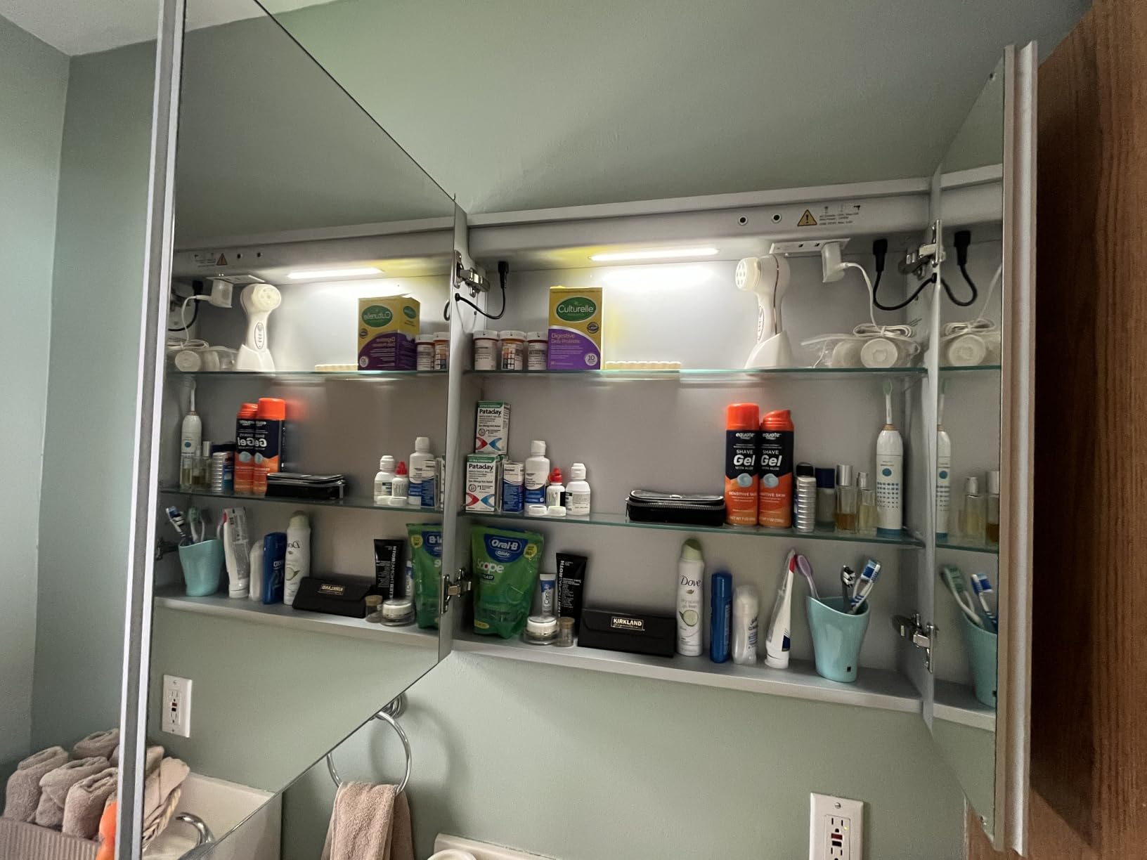 16x24 Inch Medicine Cabinet with Lights, Lighted Medicine Cabinet with Mirror, AL Alloy Frame, Hardwired, Recessed or Wall Mount, 3 Light Colors/Dimmable/Defog, 2 Outlets&USBs, 2 Shelves customer photo 2