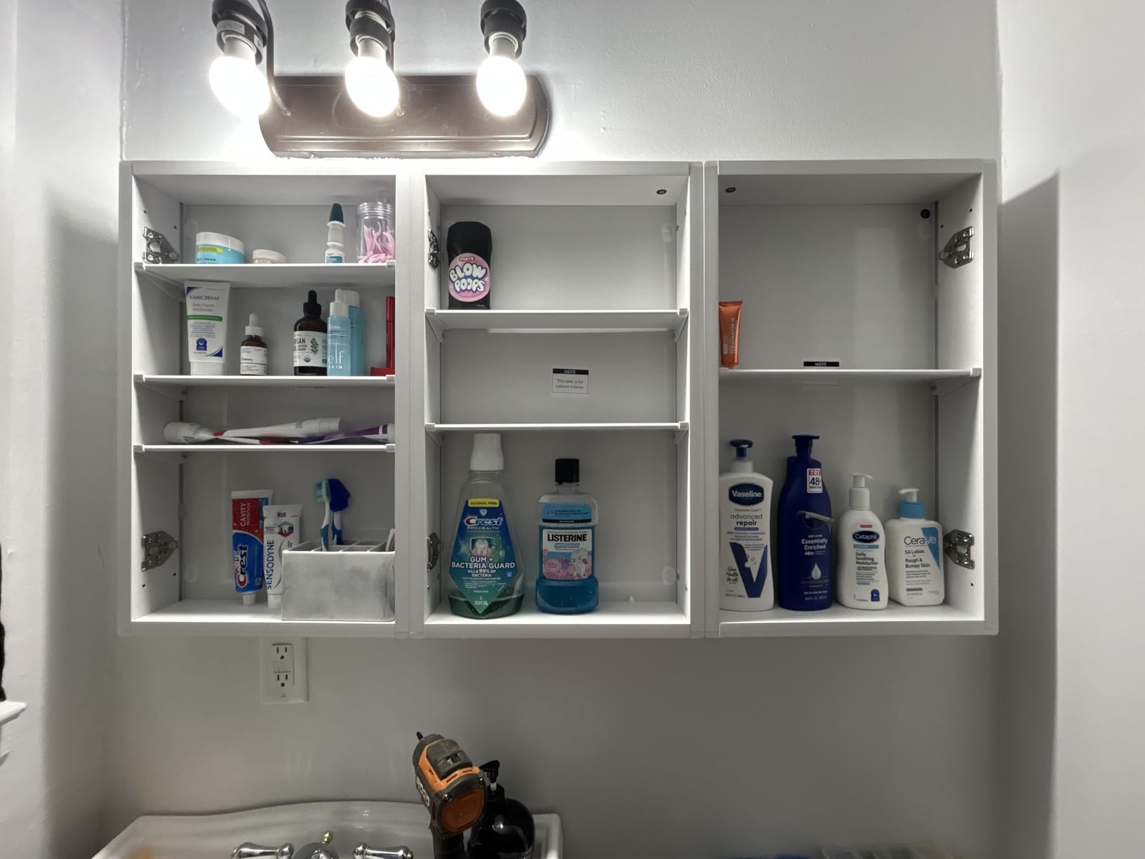 TokeShimi 24x32 Mirrored Medicine Cabinet Recessed or Wall Mount, Aluminum Tempered Silver Bathroom Medicine Cabinet with Mirror with Stepless Adjustable Storage Metal for Modern Farmhouse customer photo 2