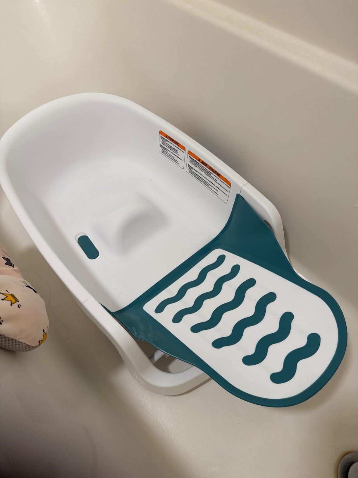 The First Years 4-in-1 Reclining Baby Bathtub - Grows-with-Baby Adjustable Bath Seat - Multi-Position Backrest for Newborn, Infant & Toddler Use - Ages 0-24 Months customer photo 2