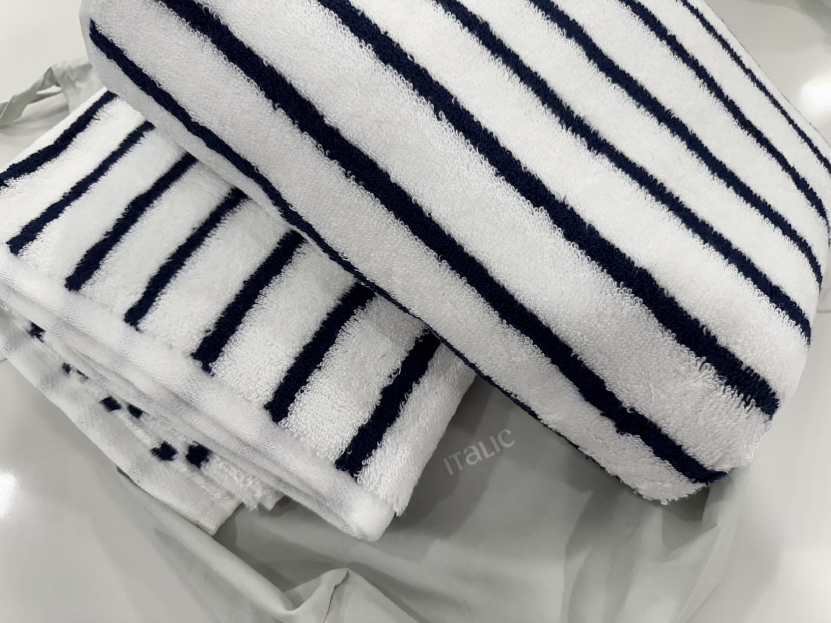 Italic Ultraplush 100% Australian Cotton Towels - Set of 2 Luxury Bath Towels, Quick Dry Plush and Absorbent, Heavy Duty Large Bath Towels, 800GSM Towels for Bathroom & Spa (White) customer photo 1