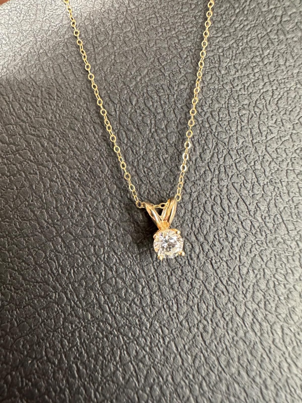 Amazon Essentials IGI Certified 0.25 Carat Solitaire Lab Grown Diamond Pendant Necklace in Solid White 14K Gold, Adjustable 16