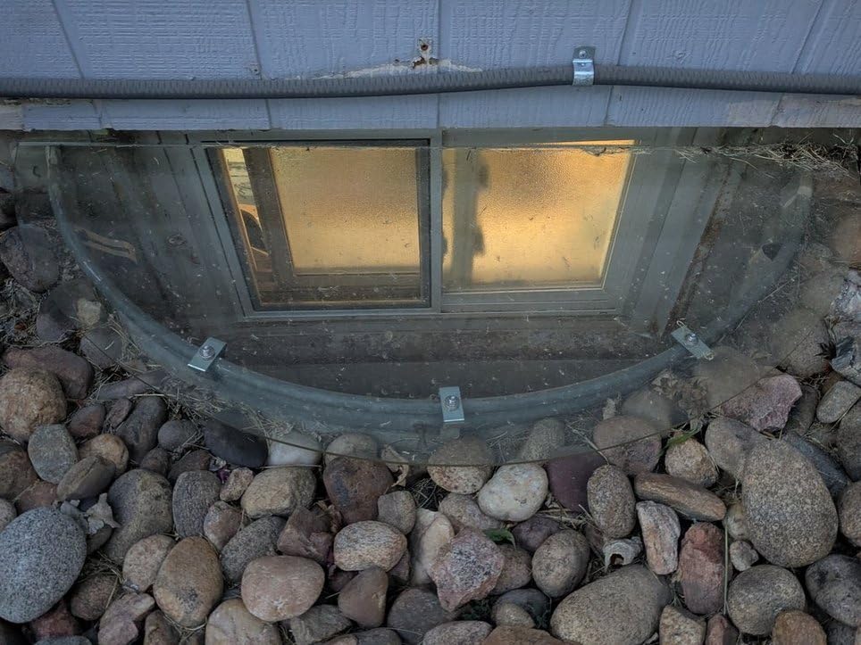 Basement Window Well Covers, Egress Window Well Cover Outside, Heavy Duty Clear Polycarbonate, UV Resistant, Windproof, Waterproof/Only Cover (42
